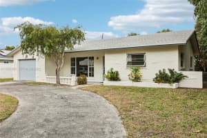 2720 Ne 25th Ter Boca Raton, FL 33431 - MLS#A11959380