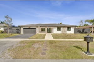 16653 Golfview Dr, Weston