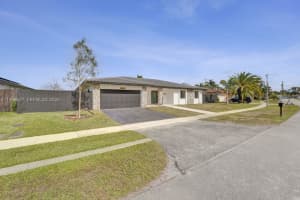 16653 Golfview Dr Weston, FL 33326 - MLS#A11959421