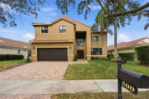 500 Cambridge Dr, Weston