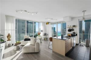 1111 Sw 1st Ave Uph4019- Miami, FL 33130 - MLS#A11959454