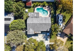 9710 Nw 10th St Pembroke Pines, FL 33024 - MLS#A11959493