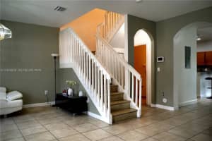 8915 W 35th Ave, Hialeah