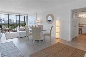 20301 W Country Club Dr 728, Aventura