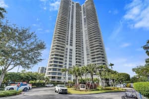 3500 Mystic Pointe Dr 3206, Aventura
