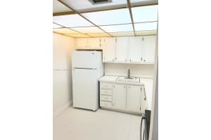 470 Executive Center Dr 1c West Palm Beach, FL 33401 - MLS#A11960137