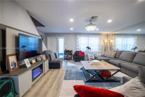 898 Nw 47th St, Deerfield Beach