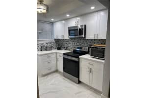 11960 Ne 19th Dr 15 North Miami, FL 33181 - MLS#A11960235