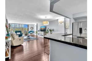 6423 Collins Ave 409 Miami Beach, FL 33141 - MLS#A11960333