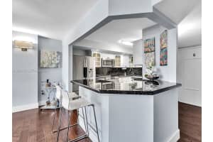 6423 Collins Ave 409 Miami Beach, FL 33141 - MLS#A11960333