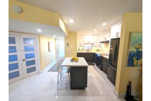 9300 N Hollybrook Lake Dr 303 Pembroke Pines, FL 33025 - MLS#A11960357