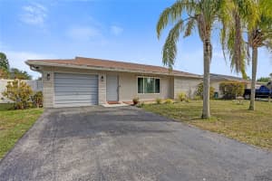 9607 Nw 81st St Tamarac, FL 33321 - MLS#A11960442