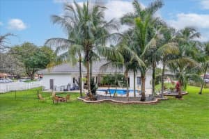 13801 Alexandria Ct, Davie