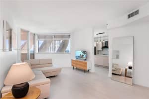 300 S Pointe Dr 907, Miami Beach