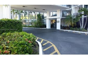 800 Parkview Dr 416, Hallandale Beach