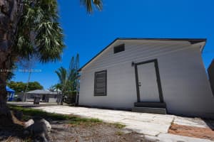 812 33rd St West Palm Beach, FL 33407 - MLS#A11960547