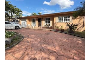 5365 W 14th Ln, Hialeah