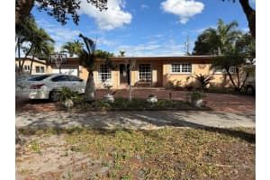 5365 W 14th Ln Hialeah, FL 33012 - MLS#A11960595