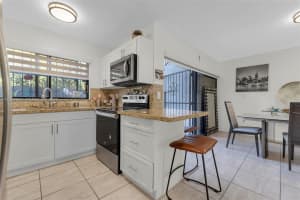 6502 Kendale Lakes Dr , Miami, FL 33183 - MLS#A11960824