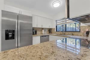 6502 Kendale Lakes Dr , Miami, FL 33183 - MLS#A11960824