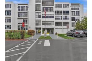 6901 Cypress Rd B12, Plantation