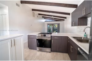 135 Essex Rd 2-28 Hollywood, FL 33024 - MLS#A11961031