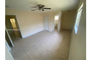 933 Ne 38th St 2-3 Oakland Park, FL 33334 - MLS#A11961062