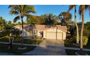 570 Royal Poinciana Ct Weston, FL 33326 - MLS#A11961214