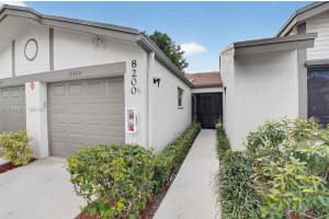 8200 Whispering Palm Dr Boca Raton, FL 33496 - MLS#A11961320