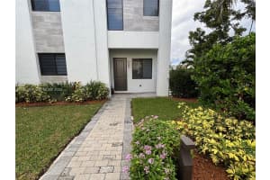 4493 Nw 81st Ave 4493 Doral, FL 33166 - MLS#A11961364