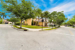 1518 Maple Dr 1518 Weston, FL 33327 - MLS#A11961369