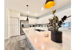 4861 Nw 83rd Path 4861 Doral, FL 33166 - MLS#A11961434