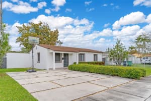 7585 Sw 28th St Miami, FL 33155 - MLS#A11961508