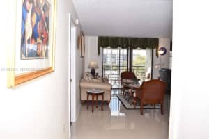 1300 Saint Charles Pl Unit 617 Pembroke Pines, FL 33026 - MLS#A11961512