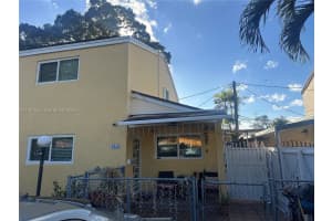 3056 Nw 15th St 201, Miami