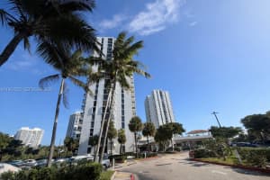 20505 E Country Club Dr APT 1037, Aventura, FL 33180, - MLS#A11961555