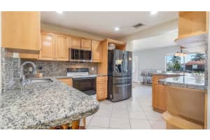 9501 Nw 8th St Pembroke Pines, FL 33024 - MLS#A11961578