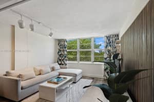 1020 Meridian Ave APT 403, Miami Beach, FL 33139, - MLS#A11961640