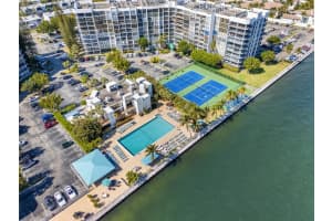 800 Parkview Dr 729, Hallandale Beach