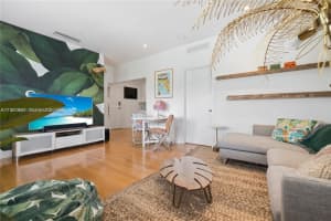 935 10th St 3, Miami Beach