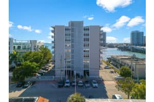 2016 Bay Dr 203, Miami Beach
