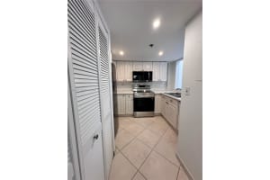 540 Brickell Key Dr 302 Miami, FL 33131 - MLS#A11961900