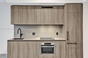 121 Ne 5th Street 807 Miami, FL 33132 - MLS#A11961922