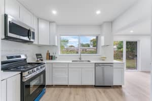 6231 Nw 18th St Sunrise, FL 33313 - MLS#A11961926