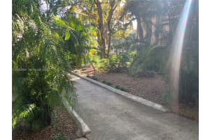 469 N Pine Island Rd B305 Plantation, FL 33324 - MLS#A11962089