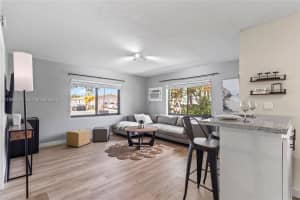 715 Ne 6th St 1 Hallandale Beach, FL 33009 - MLS#A11962113