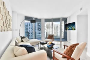 1300 Brickell Bay Dr 1910 Miami, FL 33131 - MLS#A11962199
