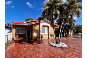 2551 W 64th Pl, Hialeah