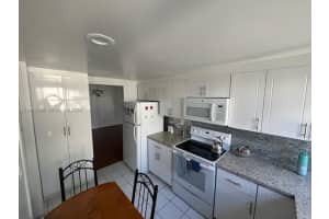 920 Ne 199th St 4s, Miami