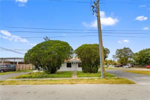 6200 Fletcher St Hollywood, FL 33023 - MLS#A11962315